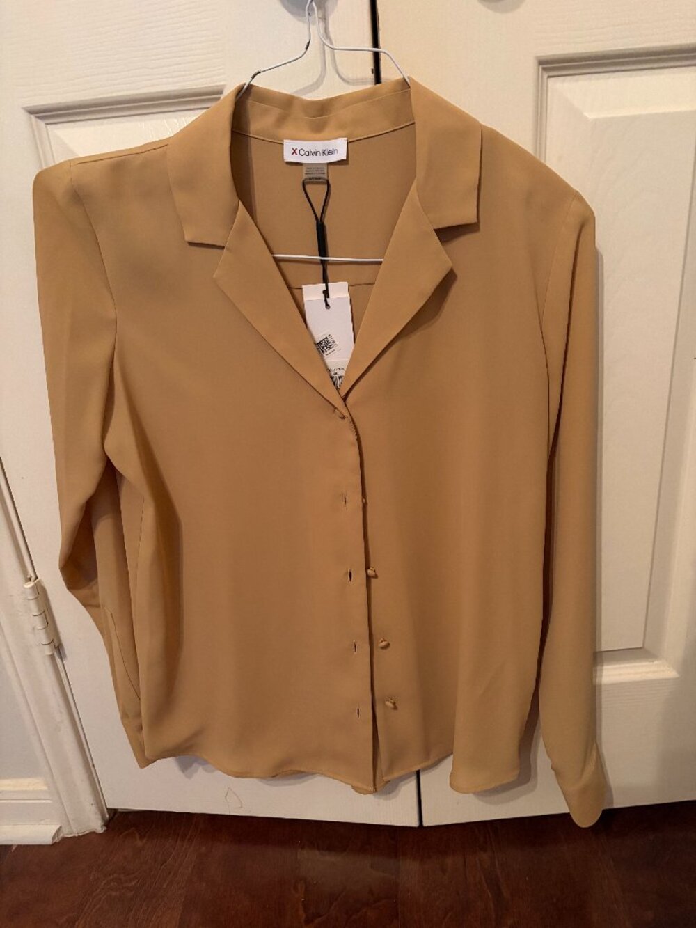 NEW Calvin Klein Women Long Sleeve Bottoms blouse.